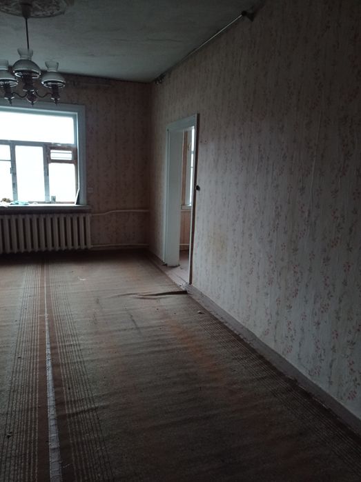 Частина будинку в центрі міста по вул Ревуцького . Окремий двір.