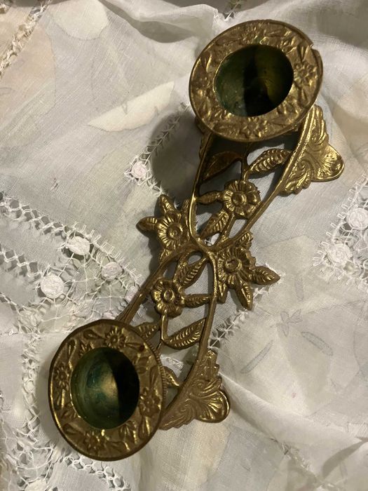 Вінтажний свічник, латунь. 16 см, ширина 7 см.