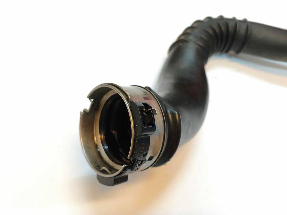 BMW E82 E84 E90 E91 E92 Rura przewód wąż intercoolera N47 2.0D