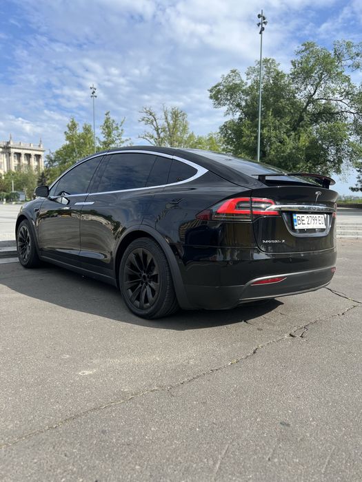 Продається автомобіль тесла Х