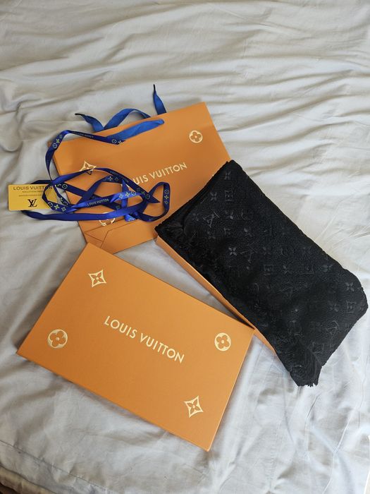 Piękny nowy szalik Louis Vuitton