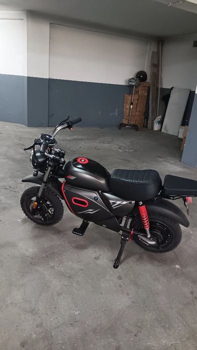 Moto elétrica com 2000 wats e chega a 55 km/h