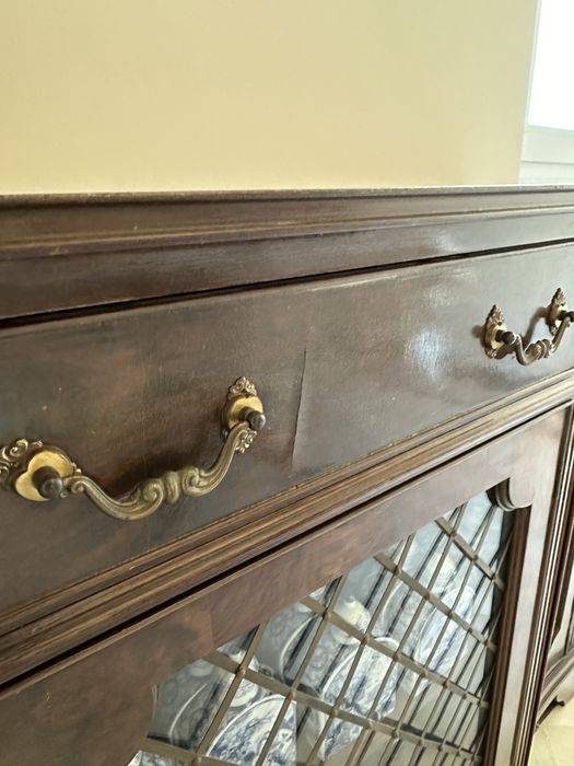 Móvel clássico de apoio de sala de jantar / louceira