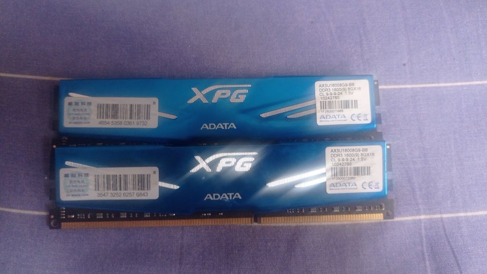 2 плашки памяти DDR3 по 8гб каждая