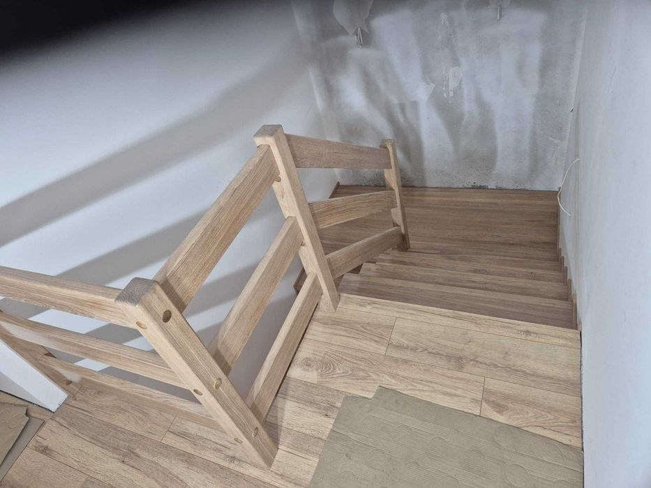 Schody i blaty dębowe oraz jesionowe na wymiar z montażem