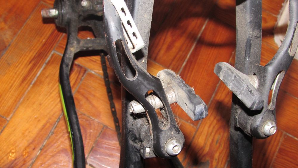 Quadro + suspensão frente + pedal lado direito + guiador com travagem