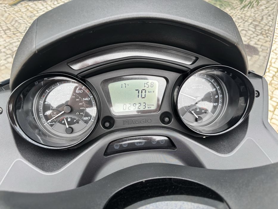 Piaggio MP3 300 HPE Deep Black Editon 2024