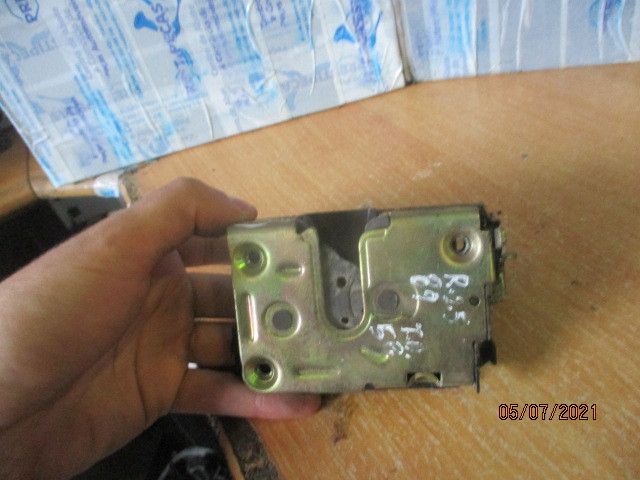 Fechadura / fecho porta trás direito RENAULT 25 (B29_)