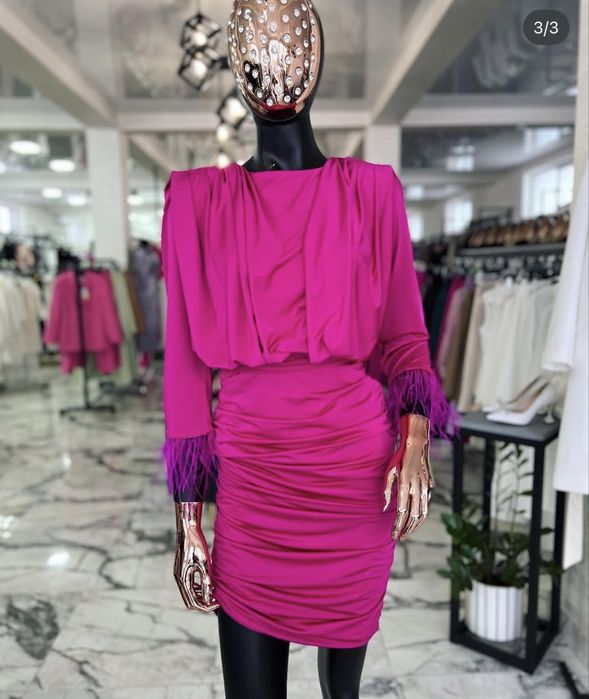 Ефектна вечірня сукня S з відкритою спинкою, ідеальний стан яскрава