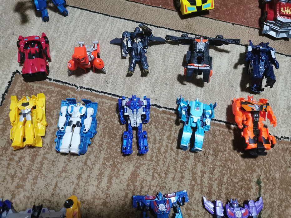 24 Zabawki Transformers, różne.