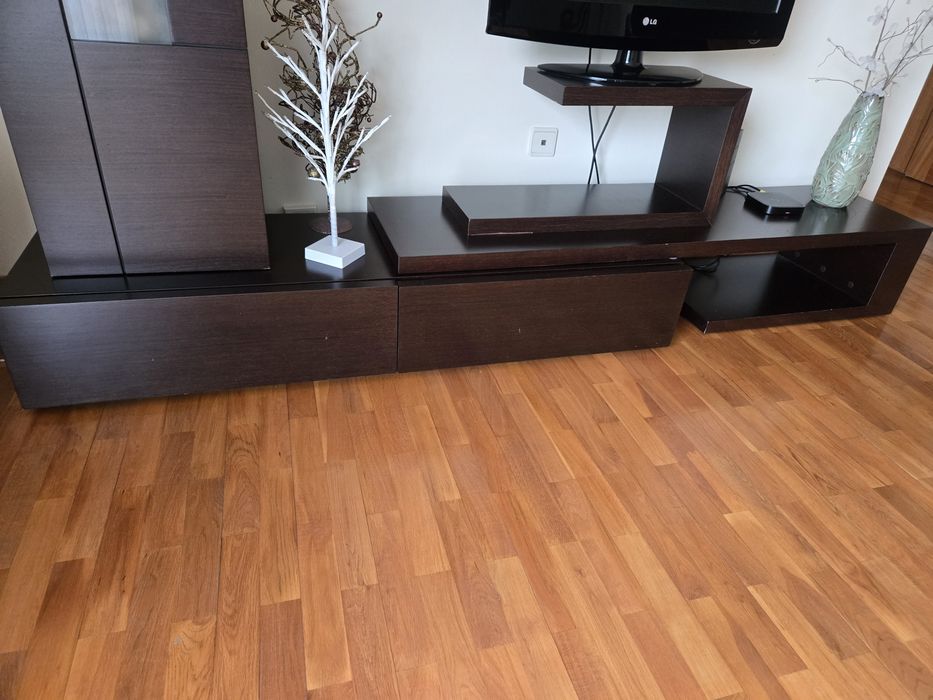 Movel de TV com gavetas e prateleira
