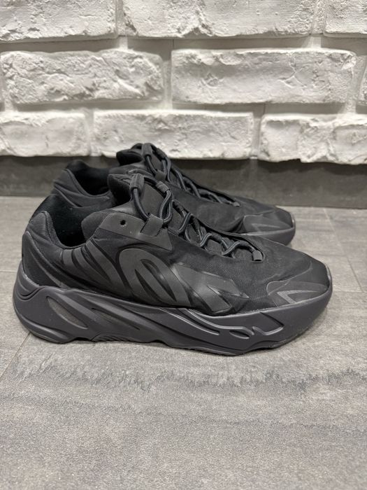 Buty Adidas Yeezy Boost 700 MNVN Triple Black 40 2/3