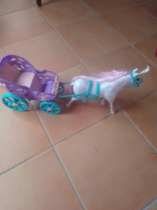 Brinquedo- cavalinho com carroça