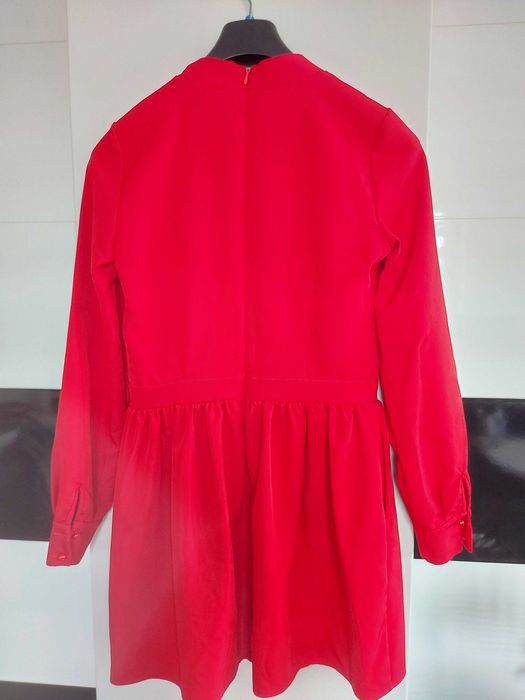 sukienka z dlugim rekawem czerwona