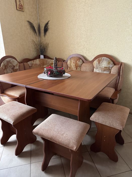 Кухонний куточок , стіл, стільці