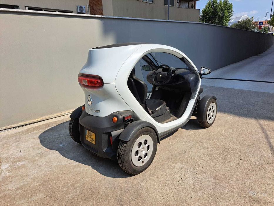 Carro eléctrico desportivo