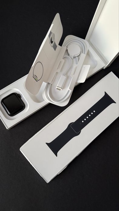 Apple Watch SE GPS з 40мм корпусом з алюмінію кольору midnight