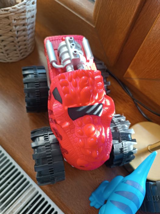 monster trucki Dino i dinozaur