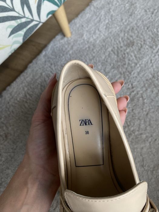 Beżowe mokasyny Zara 38