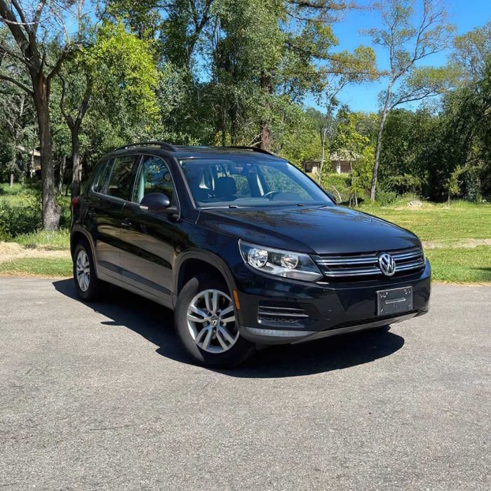 Volkswagen Tiguan S      2016