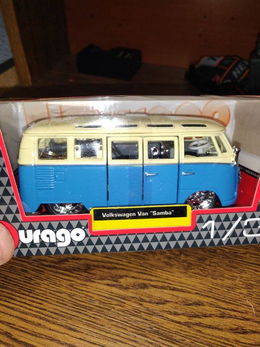 Bburago 1:32 Volkswagen Van '"Samba"