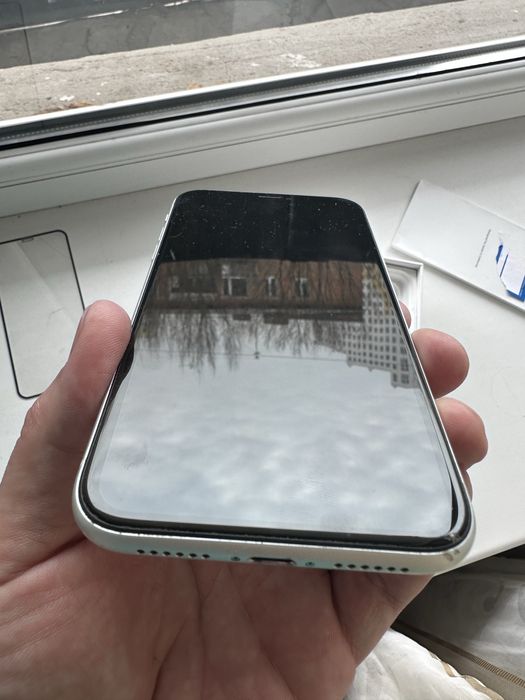 Легендарний Iphone XR дуже гарний стан!