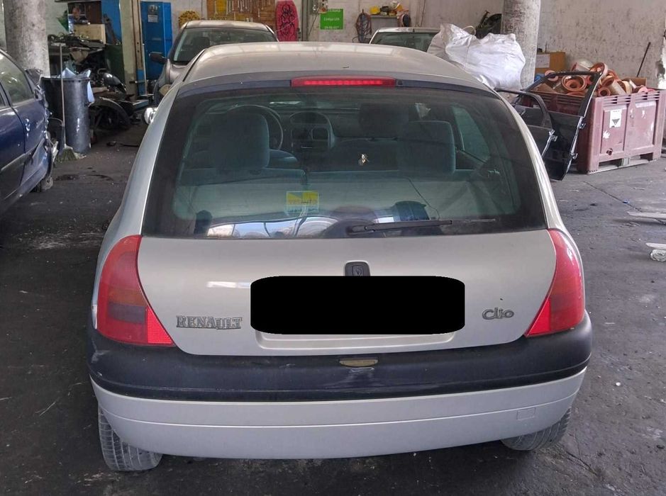 Renault Clio para peças