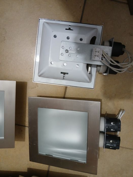 Focos quadrados em inox