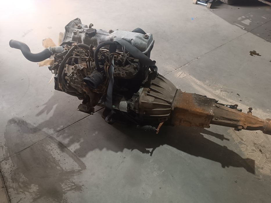 Motor - Toyota Hilux 2.4d + caixa 4 velocidades
