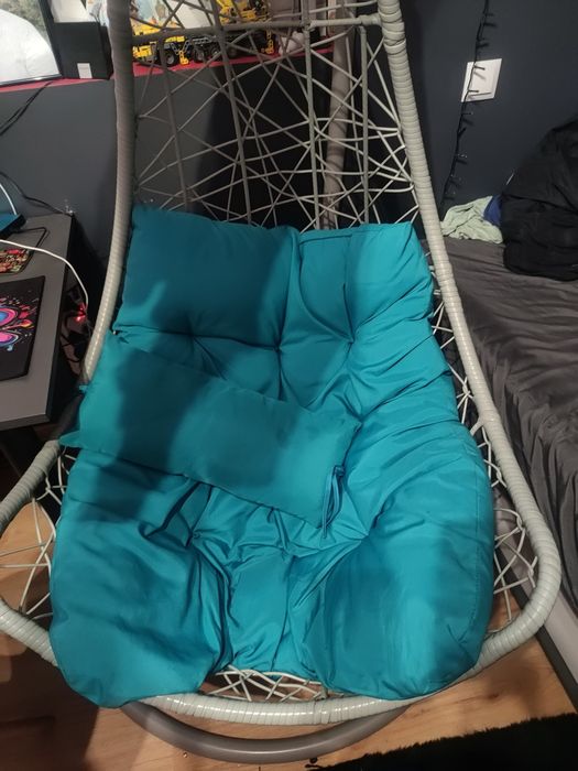 Fotel wiszacy na stelażu