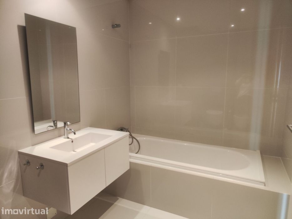 Apartamento Renovado T2 Avenida Bessa - 2 lugares garagem