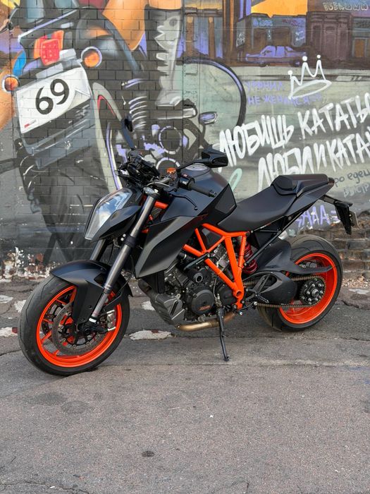 Мотоцикл KTM 1290 Super Duke R 2016 рік