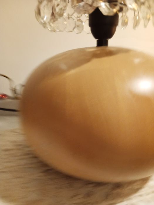 Candeeiro de mesa, base madeira pesado.