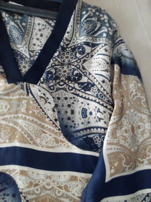 Blusa acetinada efeito túnica