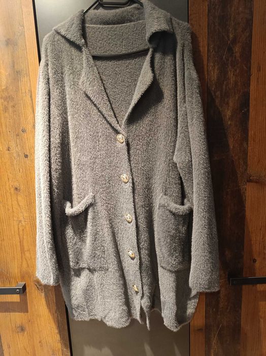 Nowa piękna alpaka na guziki z kieszeniami