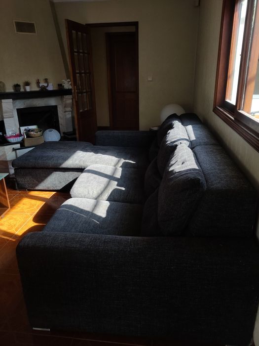 Sofá com chaise longue