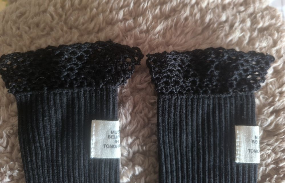 Czarne skarpetki z szydełkową koronką