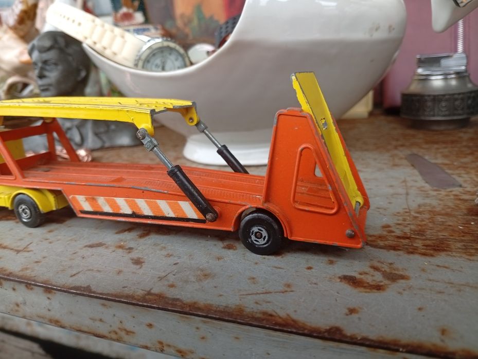 Машинка автовоз  мачбокс