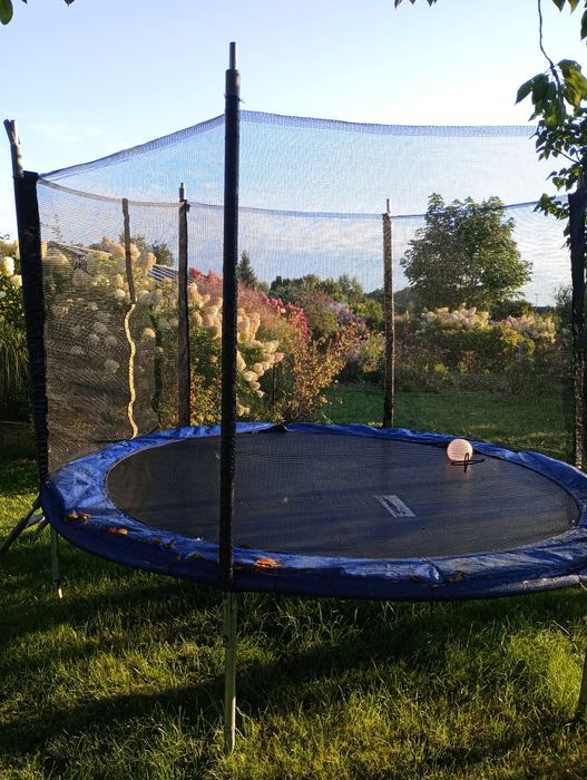 witam,sprzedam trampolinę+ duża, ogrodowa )
