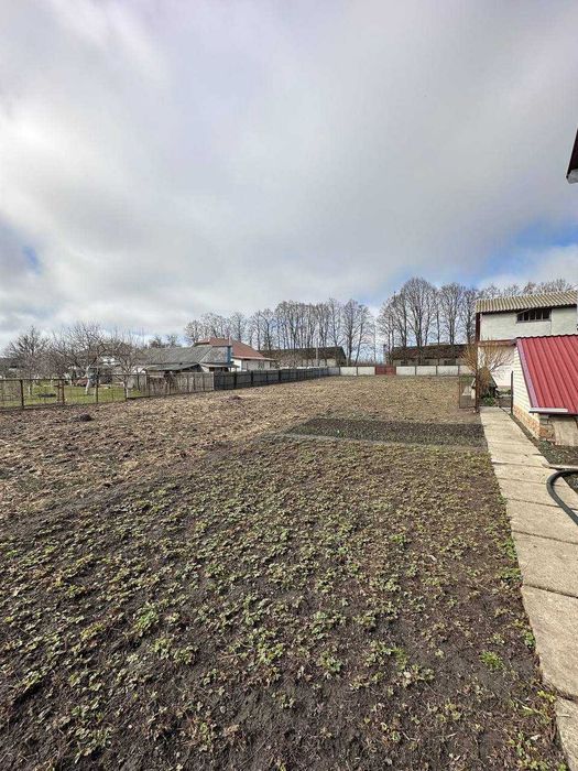 Продаж цегляного двоповерхового будинку в с. Березна