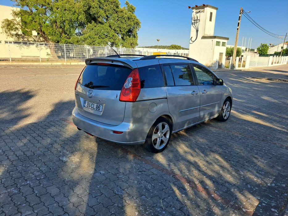 Mazda 5 2.0CD 7 lugares bem estimada