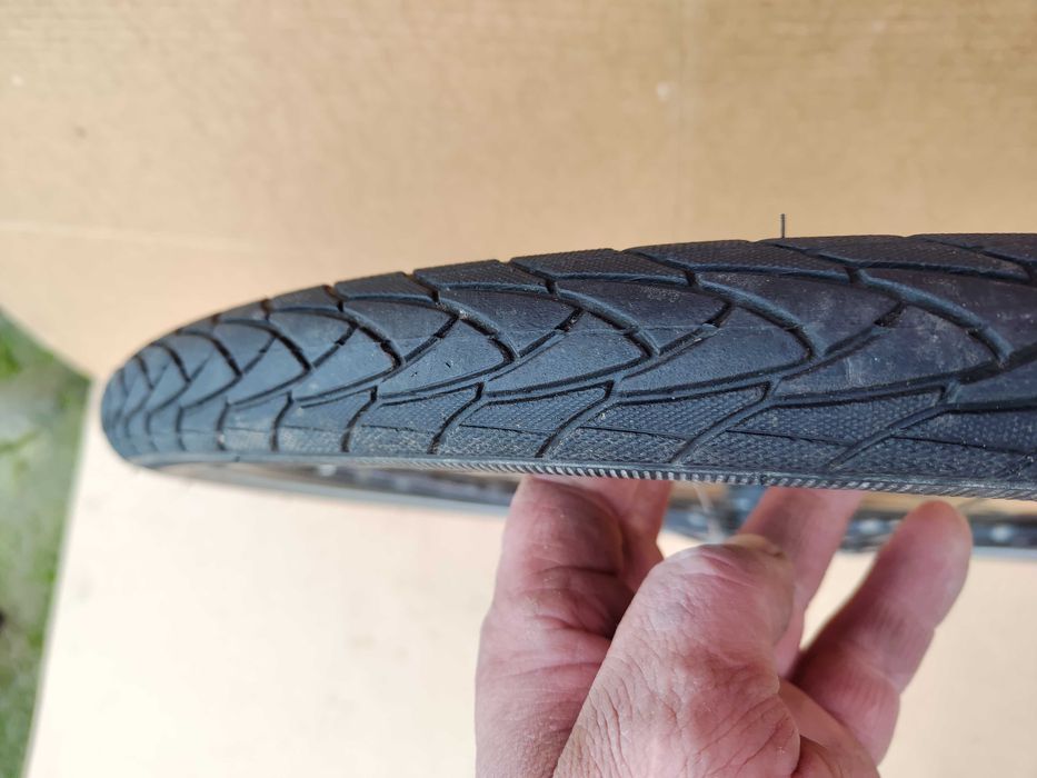 PIĘKNE przednie koło 28",dynamo,tarcza, opona SCHWALBE