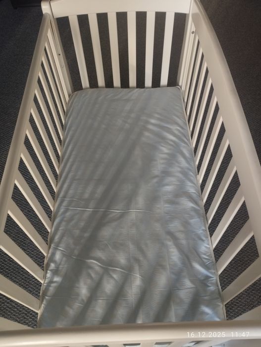 Дитяче ліжечко .