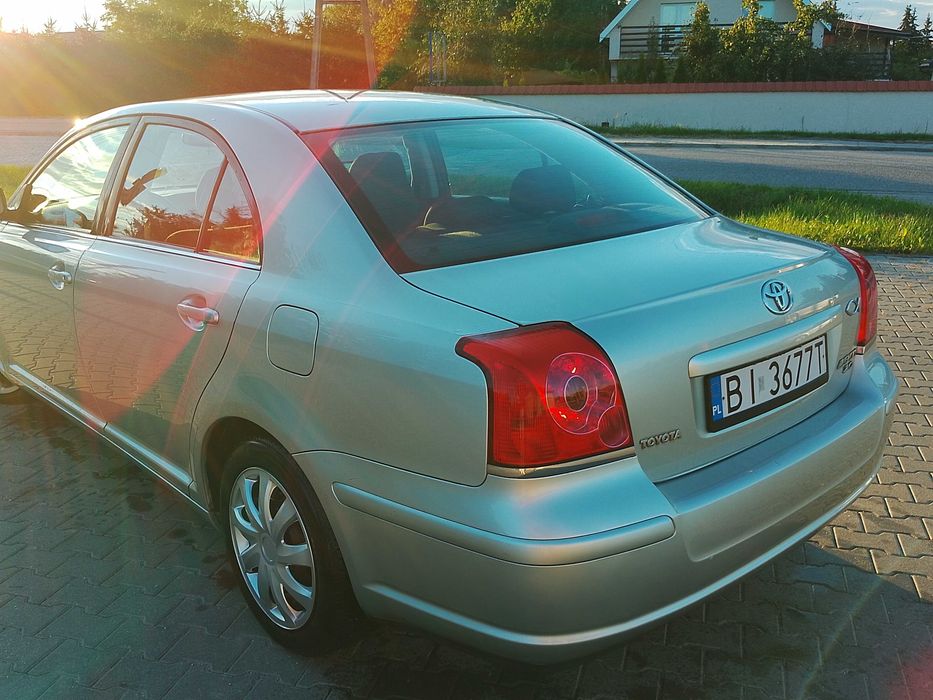 Toyota Avensis 2.0 benz 2004