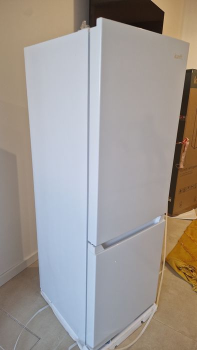 Frigorífico Combinado  Kunft de 175 L - Novo