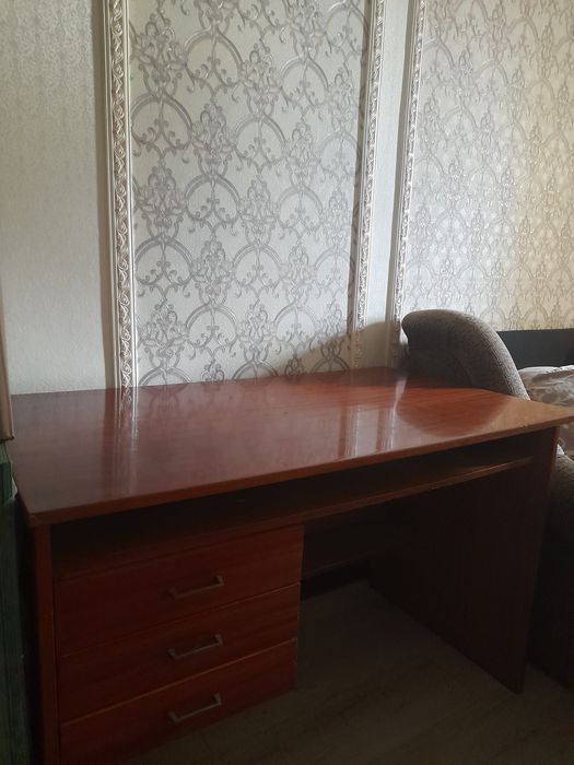 Письмовий стіл б/в