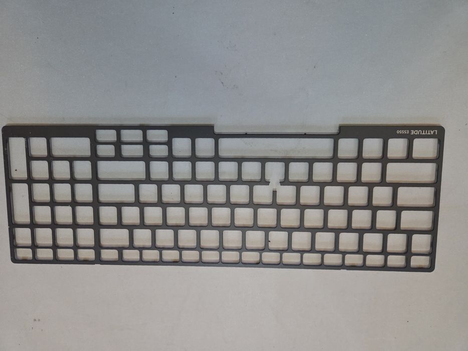 Sprzedam ramkę klawiatury do laptopa DELL E5550 P37F