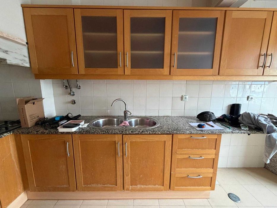 Cozinha completa 4,13m com forno e placa – 350€