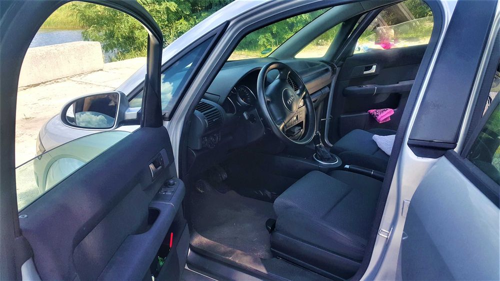 Автомобиль AUDI A2