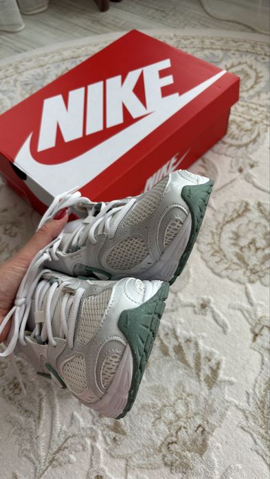 Кросівки жіночі NIKE